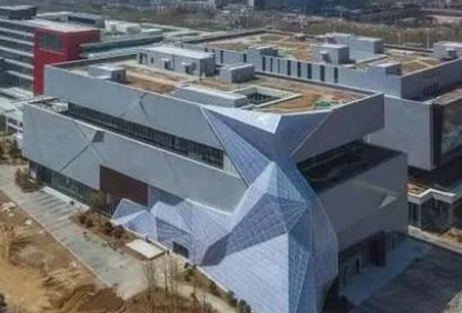 環(huán)鏈電動葫蘆在青島圖書館新館中擔(dān)任吊重職務(wù)